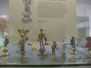 Statuettes du trésor de Mâcon exposées au British Muséum