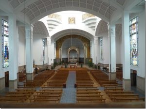 Eglise Ste Jeanne d’Arc – Le chœur (Photo Michel Charbonnier)