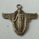 La “Notre Dame de l’Air” d’Alexandre Morlon – Version médaillette religieuse
