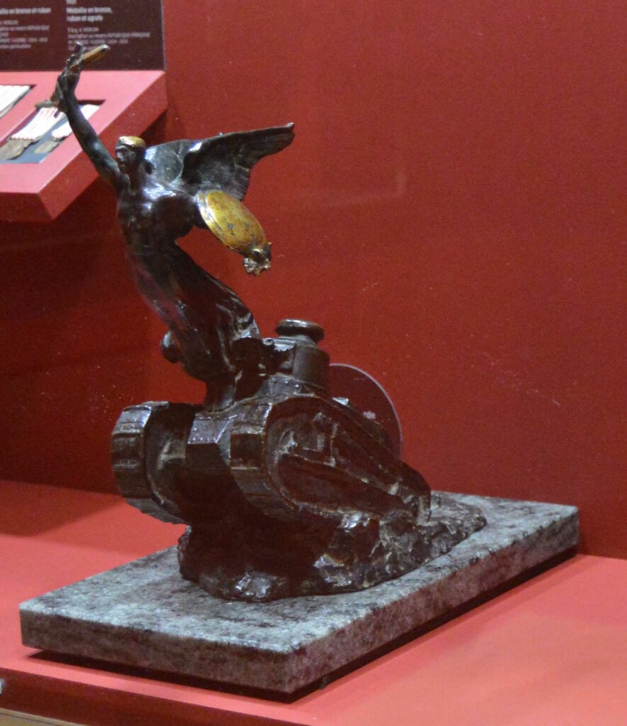 Bronze patiné et doré "Le Char de la Victoire" d'Alexandre Morlon