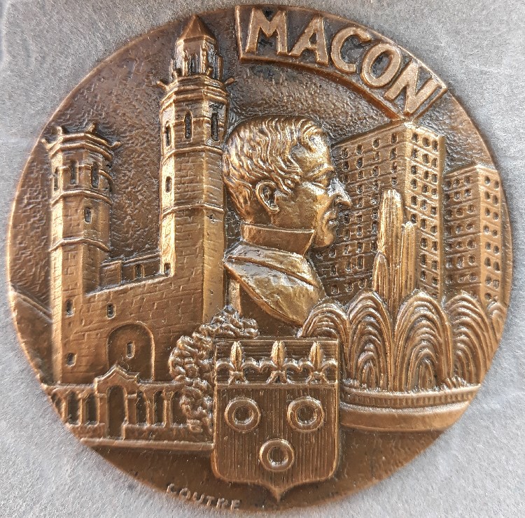 Une médaille de Mâcon signée Coutre