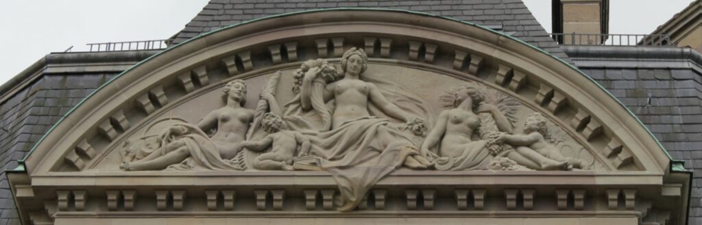 Fronton de la Chambre de Commerce de Colmar par Alexandre Morlon