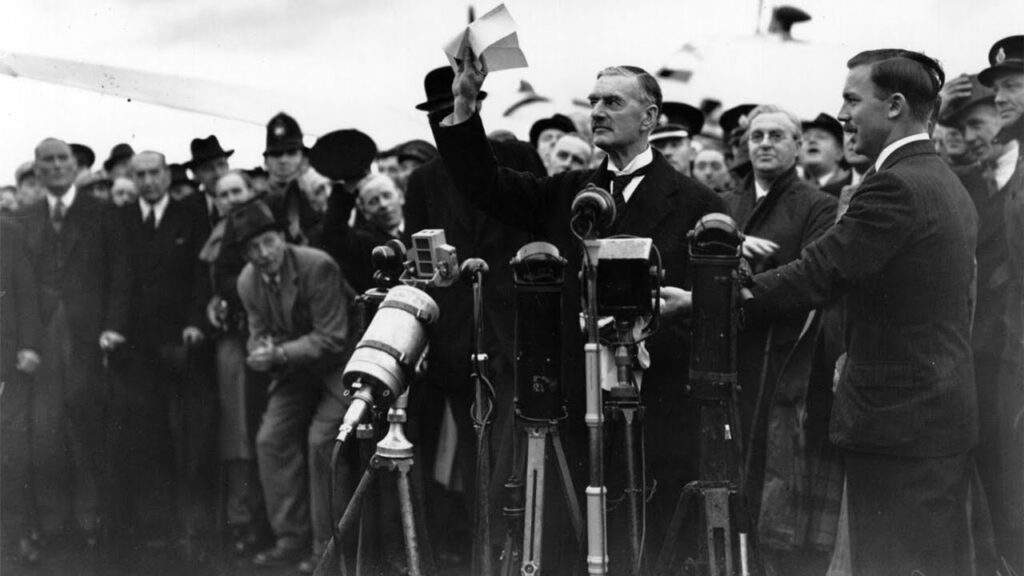 Neville Chamberlain avec les accords